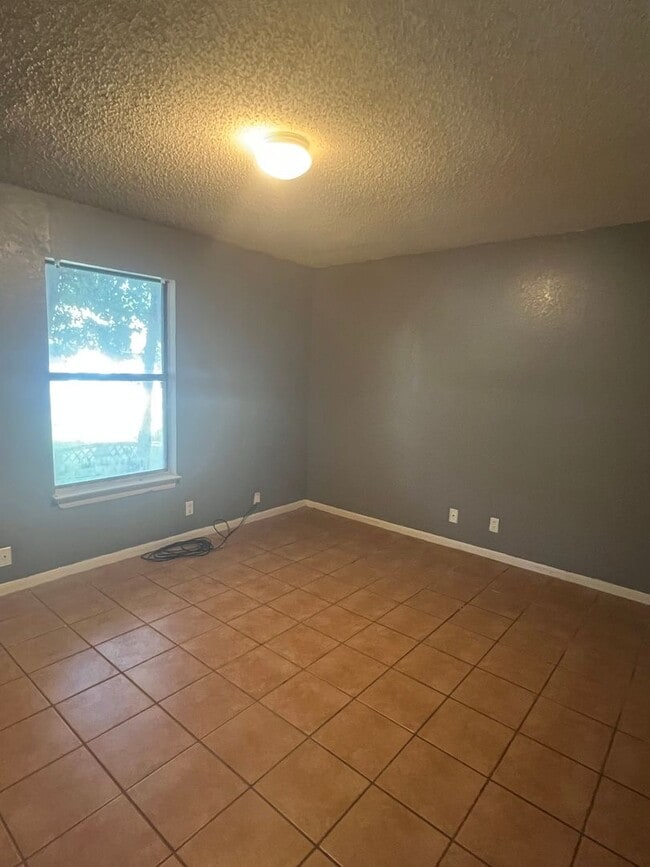 Photo - 2221 Windsor Ave