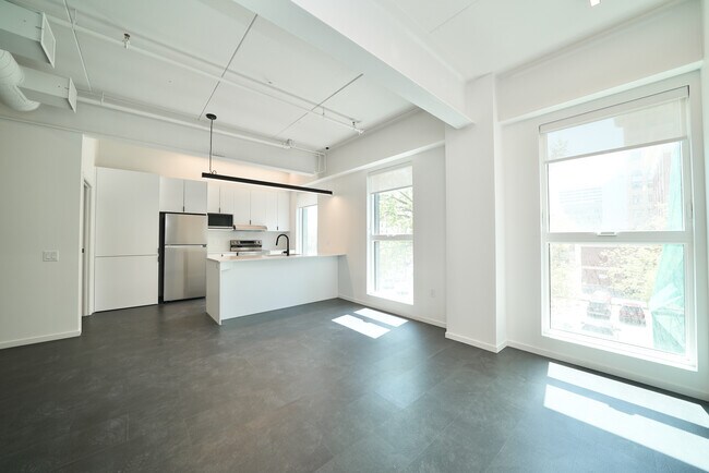 Photo - 127 Bannatyne Av
