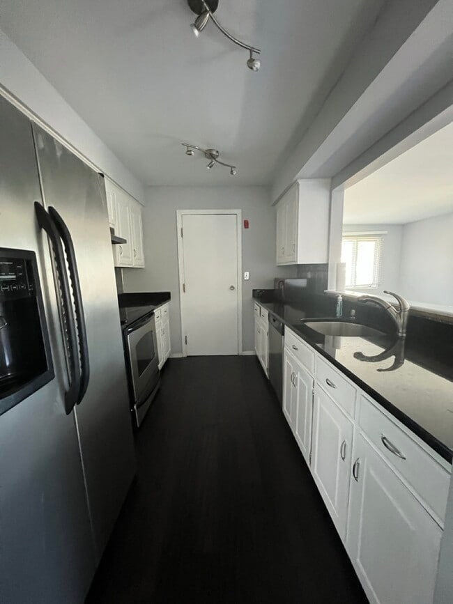 Building Photo - 183 Livingston Pl Unit 2