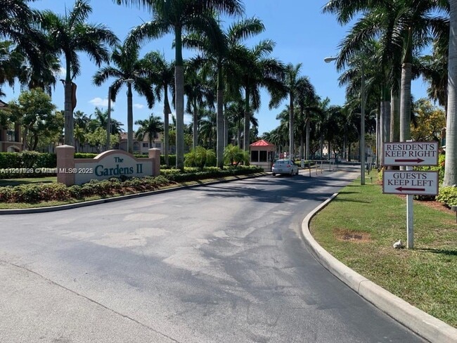 Building Photo - 2920 SE 13th Rd Unit 202-45