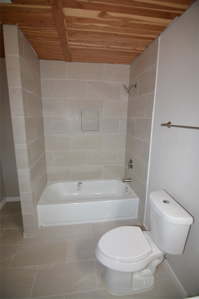 Photo - 906 Arrow Lake Dr