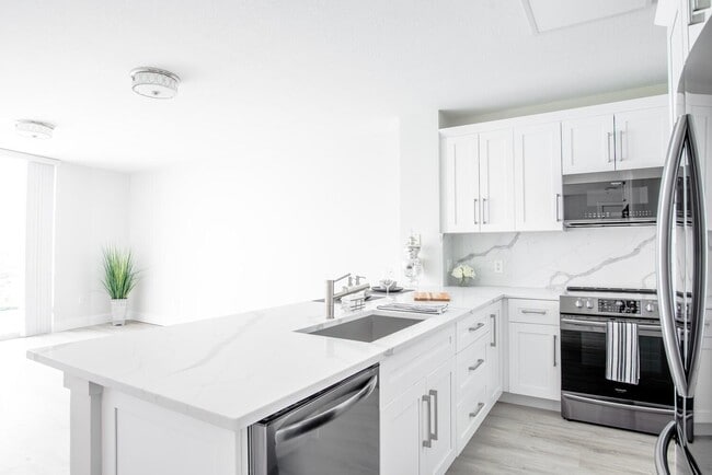 Building Photo - 1551 N Flagler Dr Unit 610