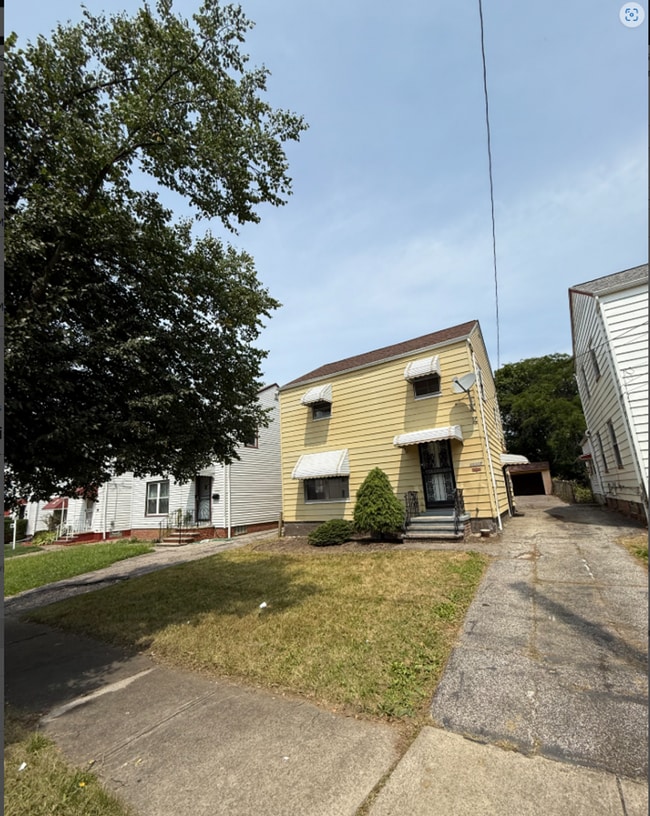 Building Photo - SECTION 8 AND EDEN ACCEPTED! Newly Renovat...