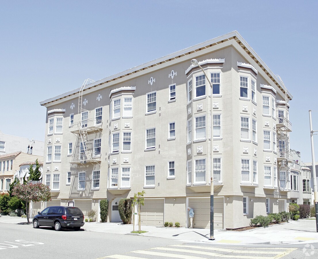 Photo - 2200 North Point St Apartments