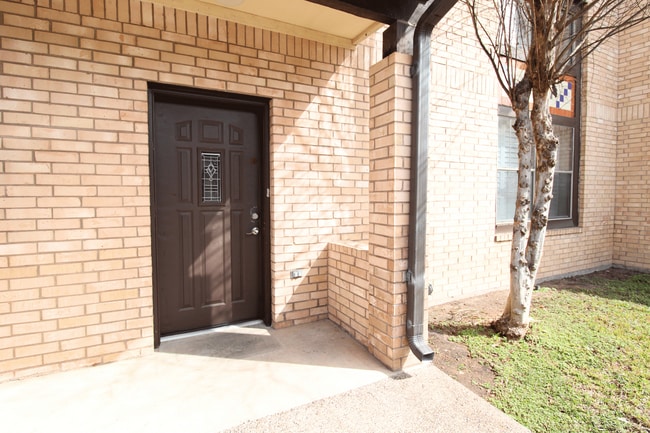 Photo - 2445 Monarch Dr