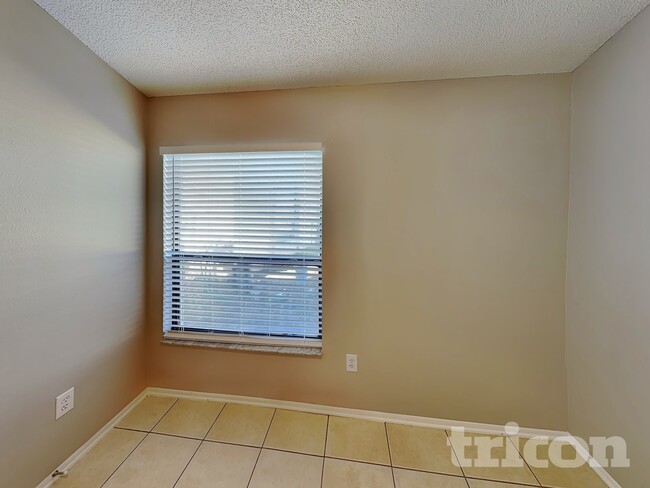 Photo - 470 N Sundance Dr