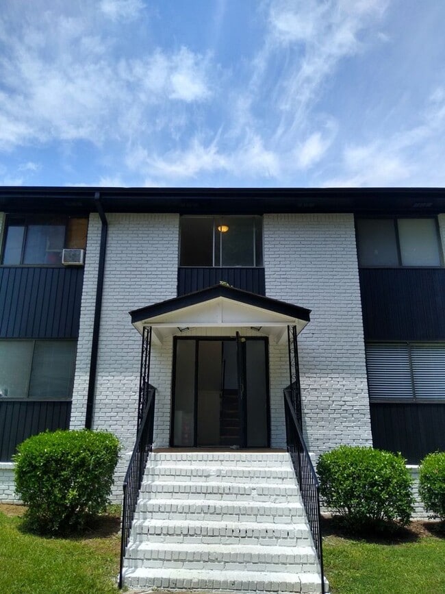 Photo - 2 Bedroom 1.5 Bath Newly Renovated Modern Apartment C5 Unidad C-C5