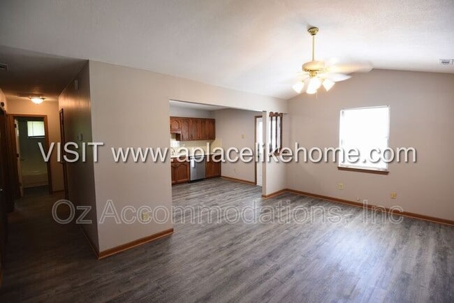 Photo - 119 SE Greystone Dr