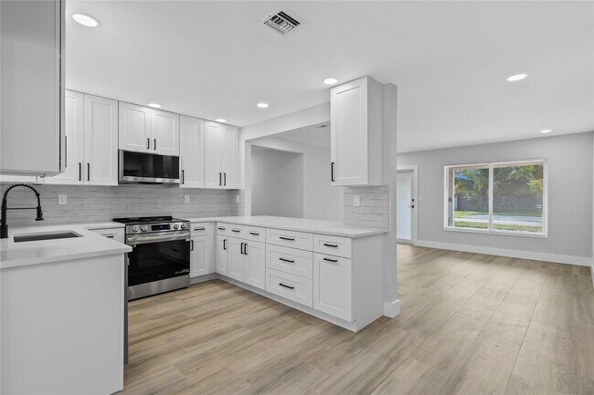 Photo - 333 NE 24th St