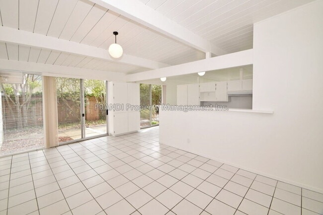 Photo - 513 Idylberry Rd