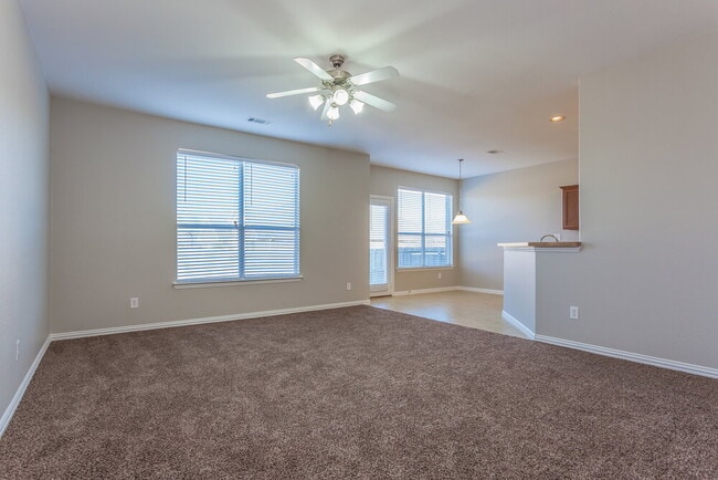 Photo - 609 Cove Ct
