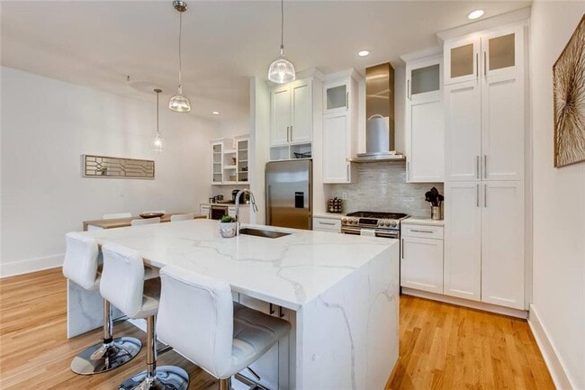 Photo - 655 McGruder St NE