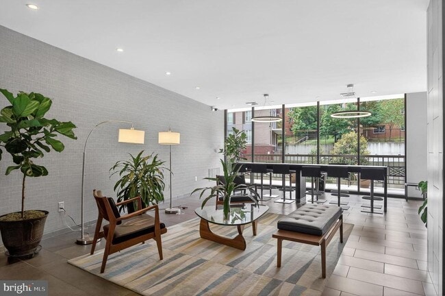 Photo - 5300 Columbia Pike Unit 701