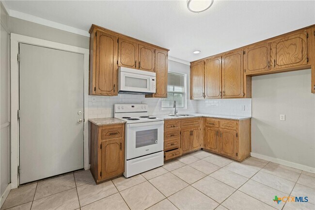 Photo - 810 Crockett Dr