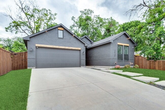 Photo - 2830 S Marsalis Ave