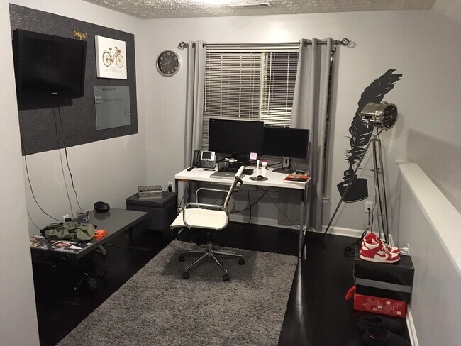 Photo - 1465 Gates Cir SE