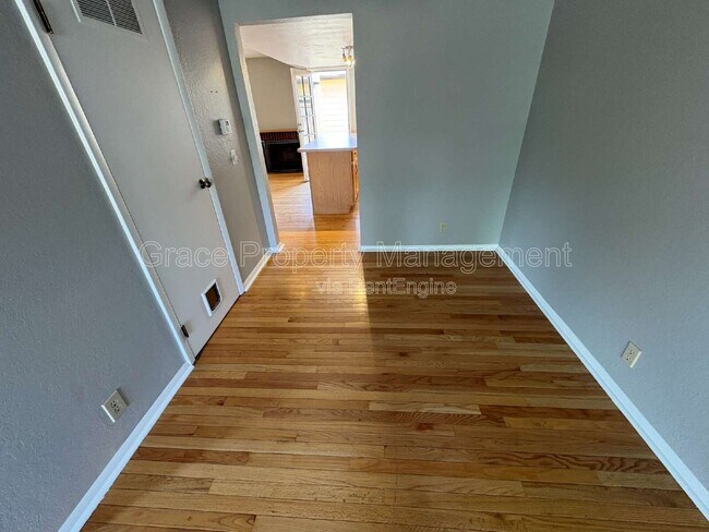 Photo - 3541 S Kittredge St