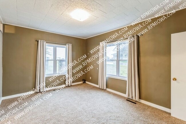 Photo - 1112 Main St