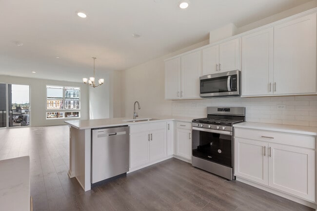 Photo - 1289 Lakepointe Dr