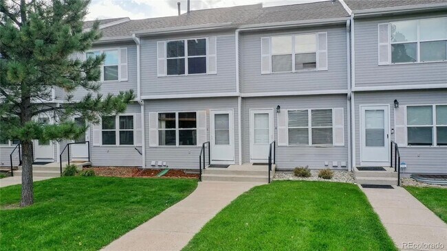 Photo - 2076 Oakcrest Cir