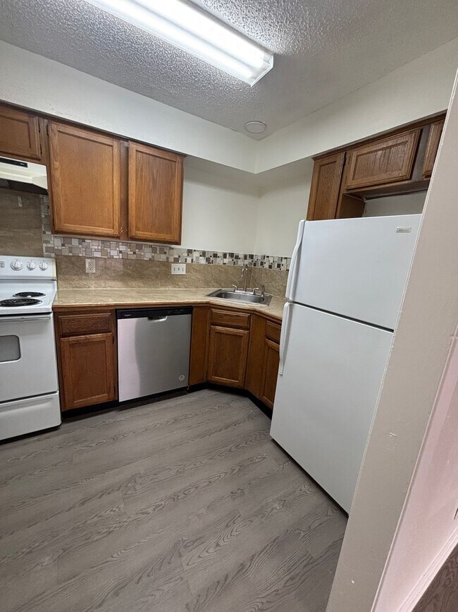 Photo - 2105 Courtney St Unidad 2105 A Courtney St.