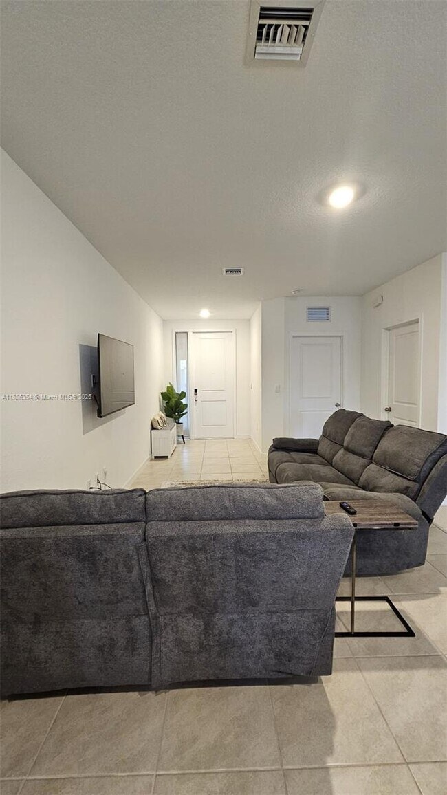 Photo - 364 NW 8th Ct