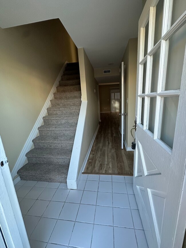 Photo - 621 W Indiana Ave