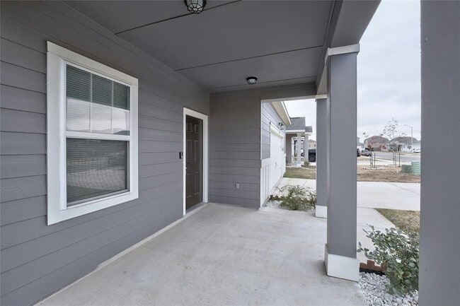 Photo - 140 Satsuma Ln