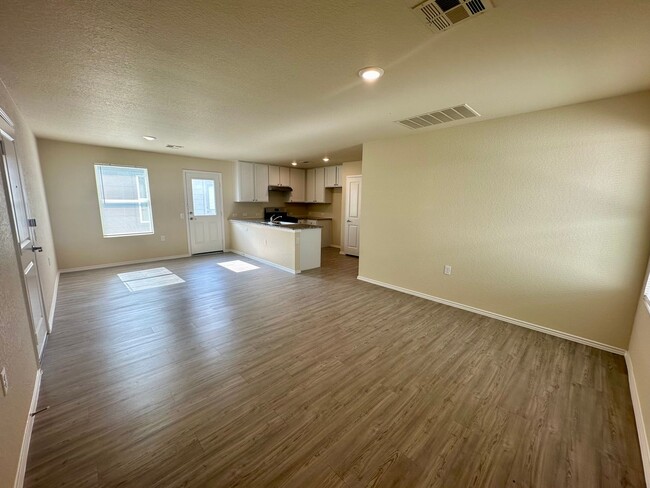 *Cozy 3/2 Single Story on Greenbelt* Gas C... - *Cozy 3/2 Single Story on Greenbelt* Gas C...