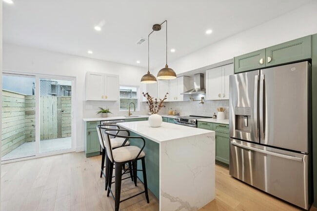 Photo - 2600 Webster St