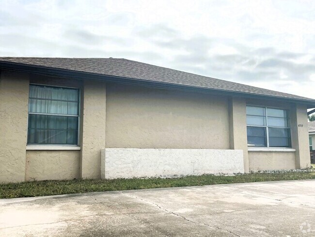 Building Photo - SE Cape Coral Duplex Rental