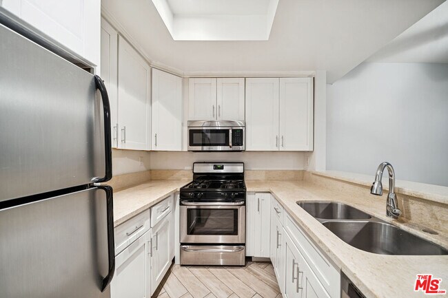 Photo - 5751 W Olympic Blvd