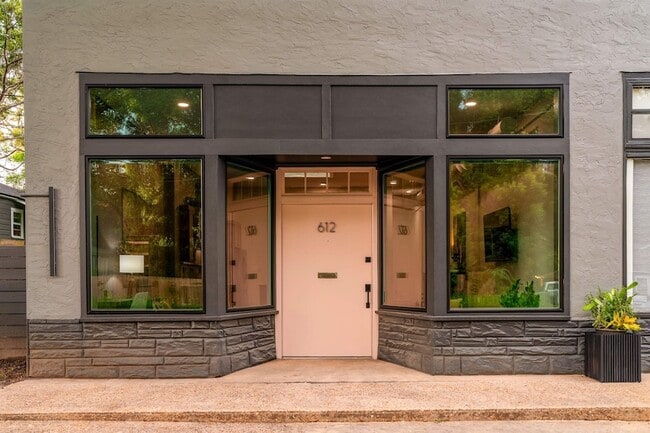 Photo - 612 W 8th Ave