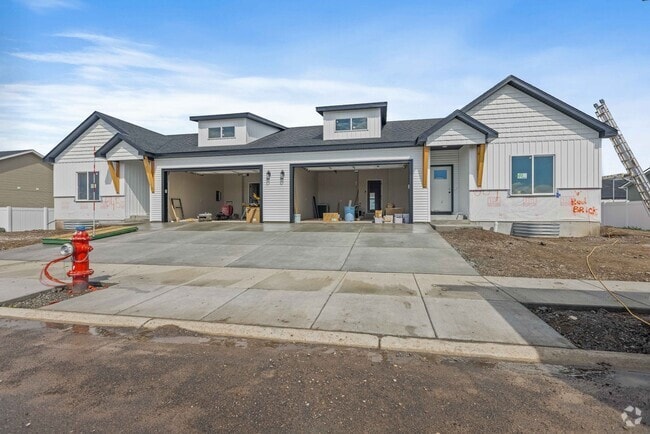 Building Photo - BRAND NEW - 5 Bed 4 Full Bath Home in Suga...