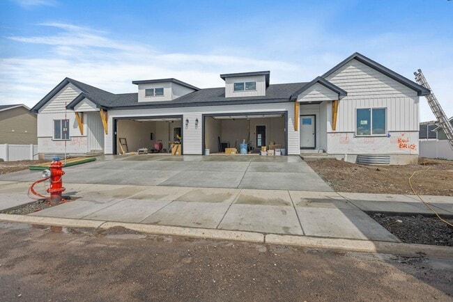 BRAND NEW - 5 Bed 4 Full Bath Home in Suga... - BRAND NEW - 5 Bed 4 Full Bath Home in Suga...