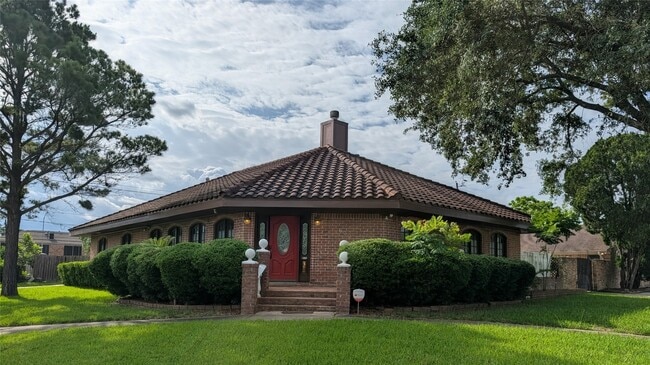 Building Photo - 6303 Lugary Dr