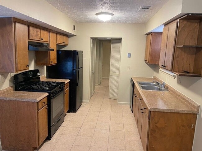 Photo - **ASK HOW YOU CAN MOVE IN WITH NO SECURITY DEPOSIT**333 River Brook Trl: 3BD, 2.5BA Duplex only 5...