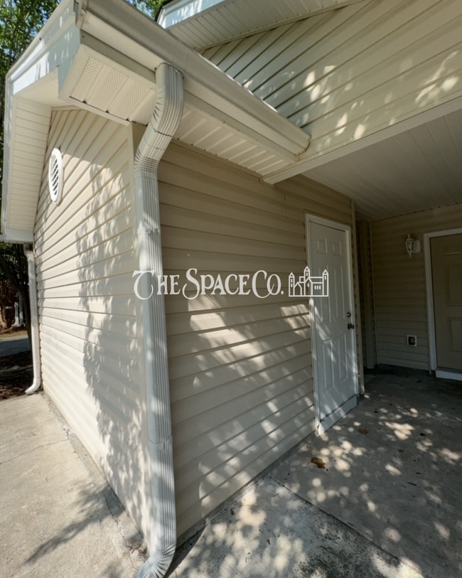 Photo - "Charming 2-Bedroom Retreat with 2 Full Baths on Vermont Road!"