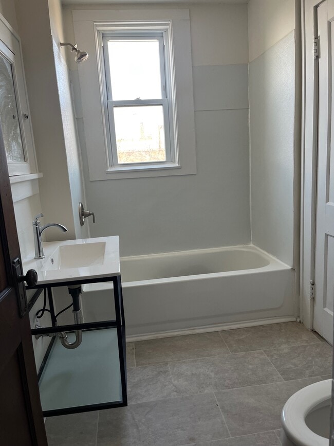 bathroom - 1959 Jones St Unit 1959