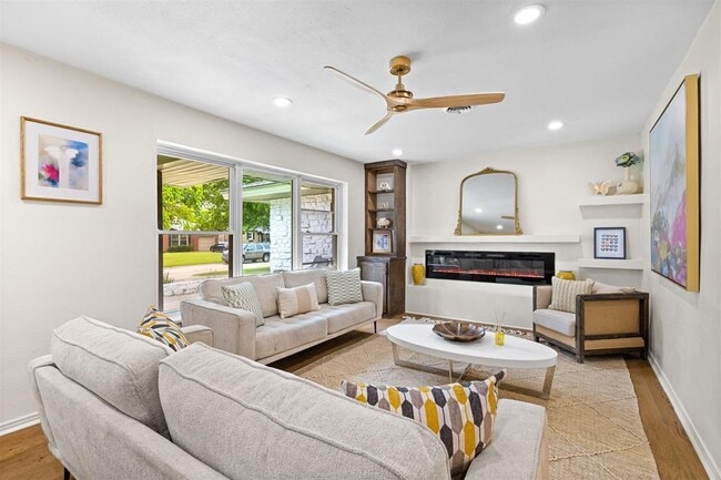 Photo - 2737 Clermont Pl