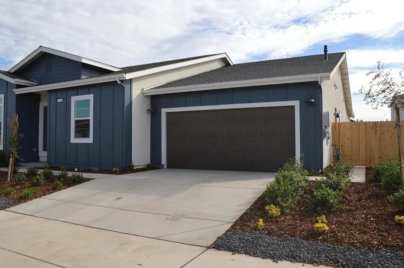 2430 Bastidas Dr