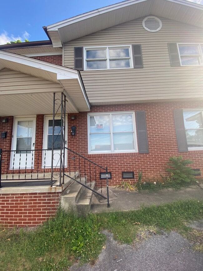 Front - 1531 Woodland Ave Unit 3