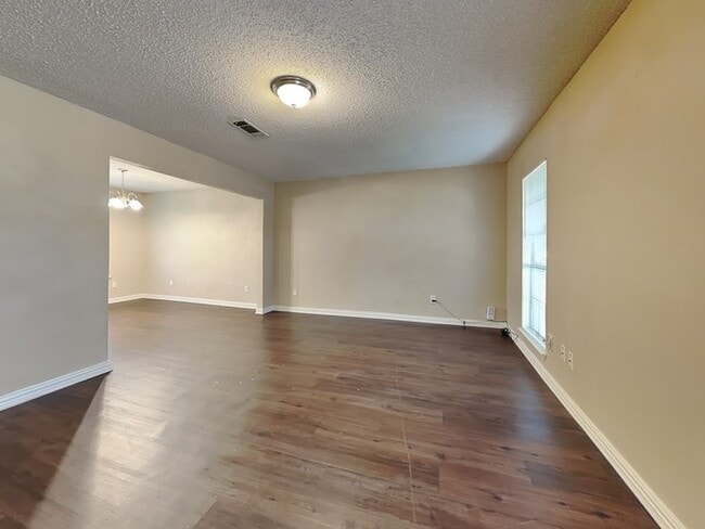 Photo - 209 Ripplewood Dr House