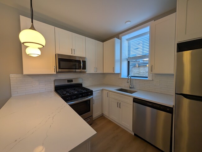 Building Photo - 3943 N Janssen Ave Unit 2