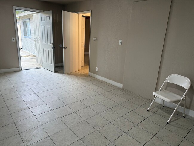 Photo - NEWLY RENOVATED 1BD 1BTH!! ALL UTILITIES INCLUDED! APPLY NOW!!