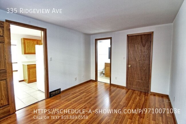 Photo - 335 Ridgeview Ave