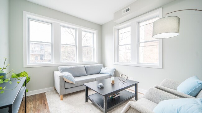 Photo - 1930 N Richmond St Unit 2