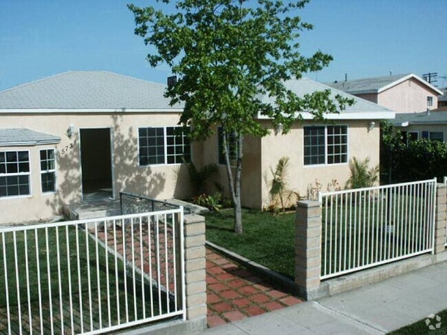 Building Photo - 5736 Willowcrest Ave Unit 5736 N. WILLOW CREST Rental