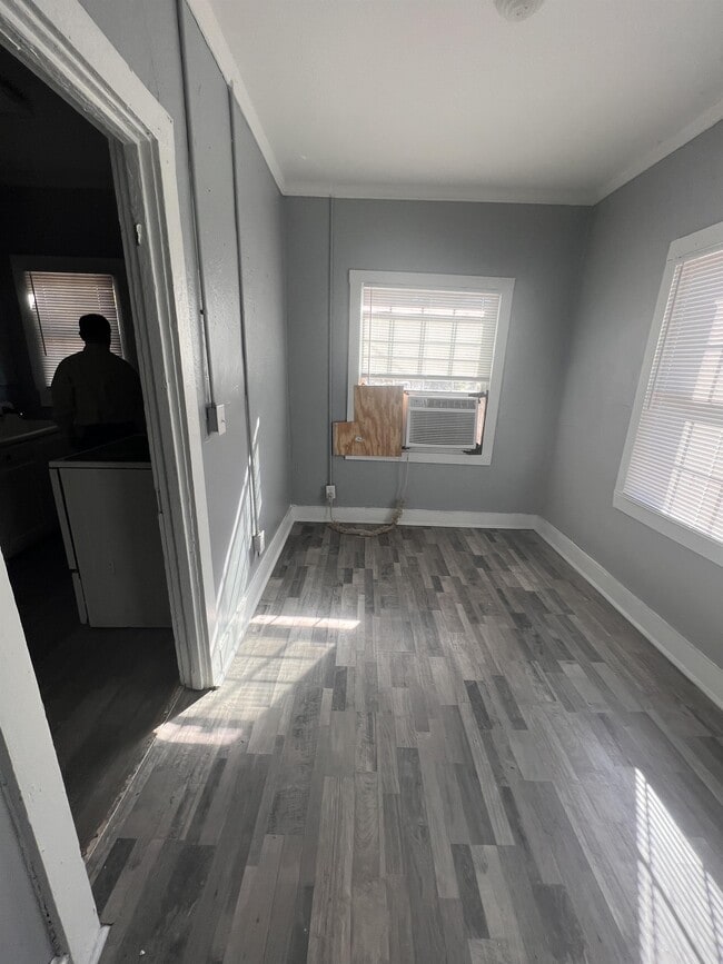 Photo - 203 Moates St