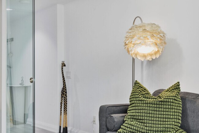 Photo - 155 Yorkville Ave Unit ID1316393P